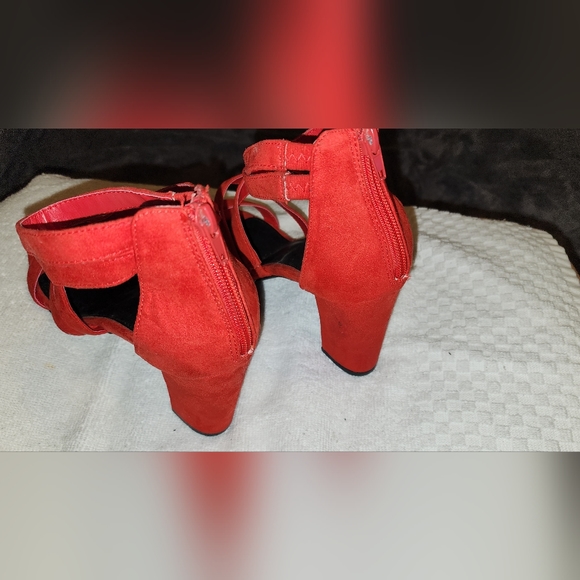 Shoes - Picture 2 of 3